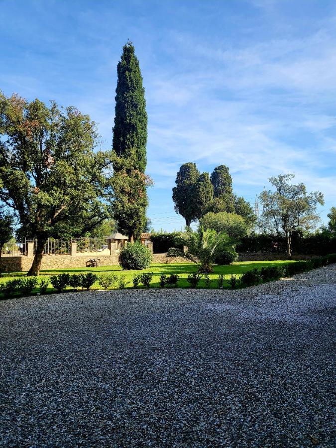 La Villa Apartments: Sardinia-Corsica Gateway with Secure Parking Livorno Exterior photo