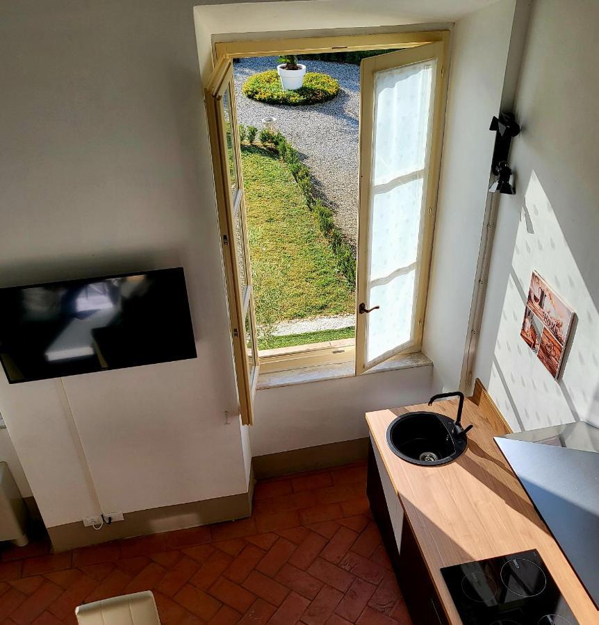 La Villa Apartments: Sardinia-Corsica Gateway with Secure Parking Livorno Exterior photo