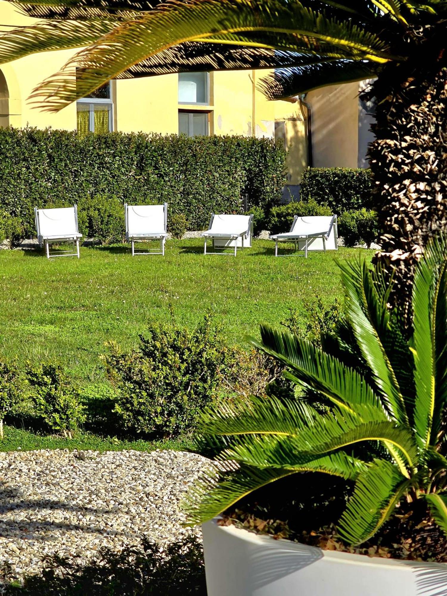 La Villa Apartments: Sardinia-Corsica Gateway with Secure Parking Livorno Exterior photo