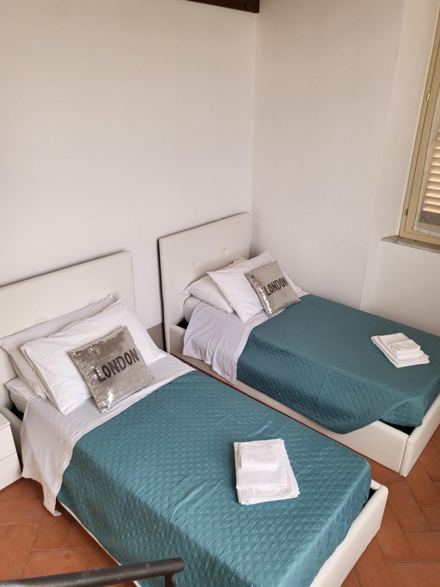 La Villa Apartments: Sardinia-Corsica Gateway with Secure Parking Livorno Exterior photo
